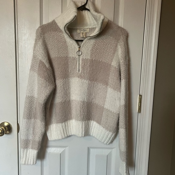 Super soft Jessica Simpson Sweater - Picture 1 of 3